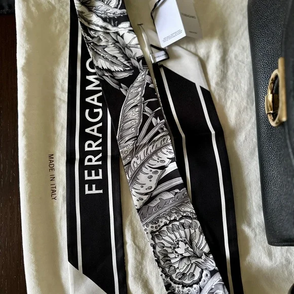 Salvatore Ferragamo Gancini Bag + scarf - Picture 15 of 16